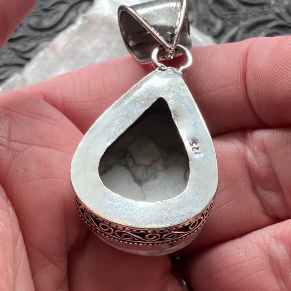 Natural Howlite Handcrafted Stone Jewelry Crystal Pendant - Picture 5 of 7